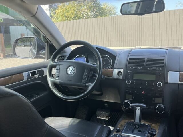 Сірий Фольксваген Туарег, об'ємом двигуна 3 л та пробігом 305 тис. км за 12500 $, фото 14 на Automoto.ua