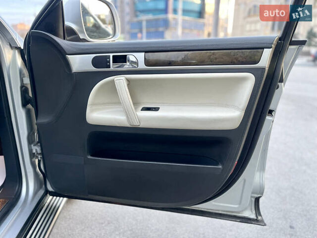 Сірий Фольксваген Туарег, об'ємом двигуна 3.6 л та пробігом 197 тис. км за 10700 $, фото 48 на Automoto.ua