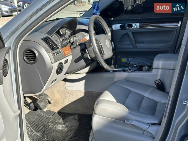 Серый Фольксваген Туарег, объемом двигателя 3 л и пробегом 223 тыс. км за 11400 $, фото 17 на Automoto.ua