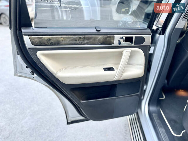 Сірий Фольксваген Туарег, об'ємом двигуна 3.6 л та пробігом 197 тис. км за 10700 $, фото 30 на Automoto.ua