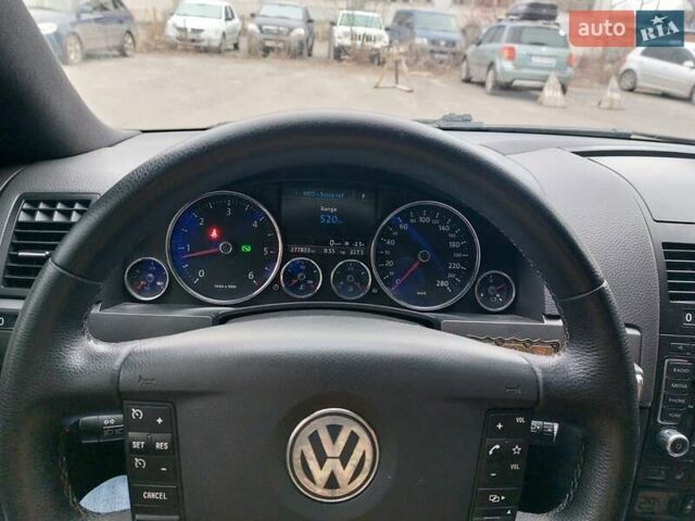 Сірий Фольксваген Туарег, об'ємом двигуна 3 л та пробігом 270 тис. км за 12500 $, фото 7 на Automoto.ua