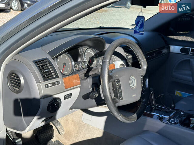 Серый Фольксваген Туарег, объемом двигателя 3 л и пробегом 223 тыс. км за 11400 $, фото 18 на Automoto.ua