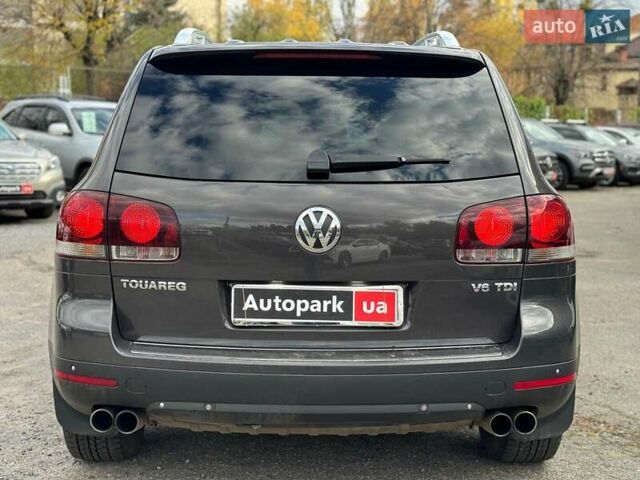 Серый Фольксваген Туарег, объемом двигателя 3 л и пробегом 400 тыс. км за 11890 $, фото 6 на Automoto.ua