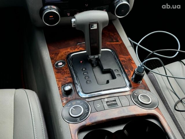 Серый Фольксваген Туарег, объемом двигателя 3 л и пробегом 400 тыс. км за 11890 $, фото 31 на Automoto.ua