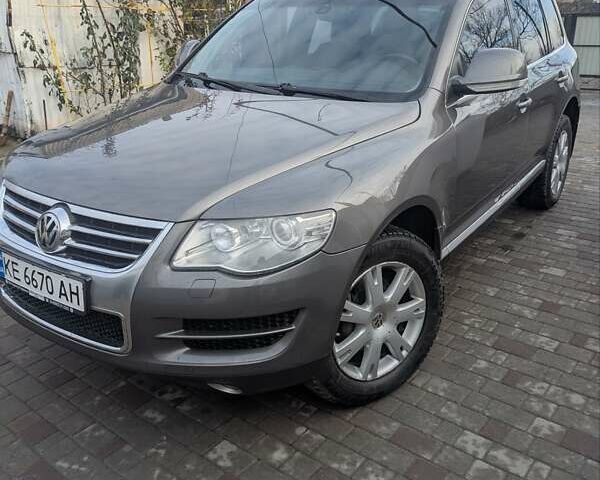 Серый Фольксваген Туарег, объемом двигателя 3 л и пробегом 264 тыс. км за 11700 $, фото 1 на Automoto.ua