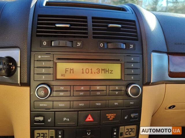 Серый Фольксваген Туарег, объемом двигателя 3 л и пробегом 299 тыс. км за 14000 $, фото 9 на Automoto.ua