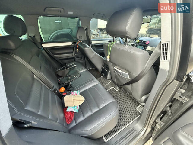 Серый Фольксваген Туарег, объемом двигателя 3 л и пробегом 296 тыс. км за 13550 $, фото 19 на Automoto.ua