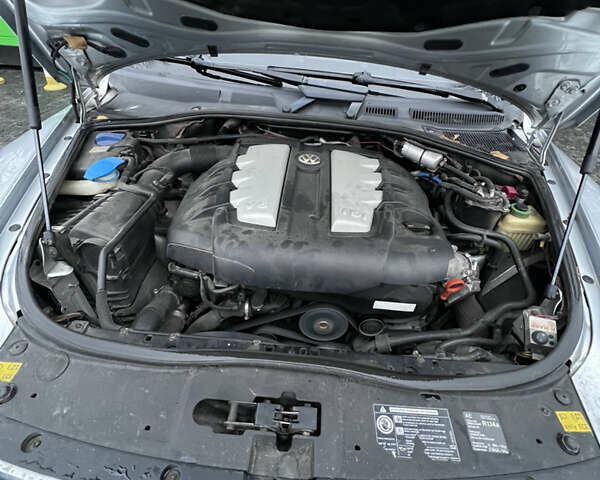 Сірий Фольксваген Туарег, об'ємом двигуна 3 л та пробігом 288 тис. км за 10700 $, фото 9 на Automoto.ua