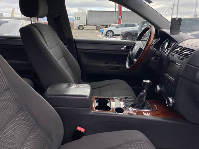 Серый Фольксваген Туарег, объемом двигателя 2.5 л и пробегом 277 тыс. км за 10500 $, фото 17 на Automoto.ua