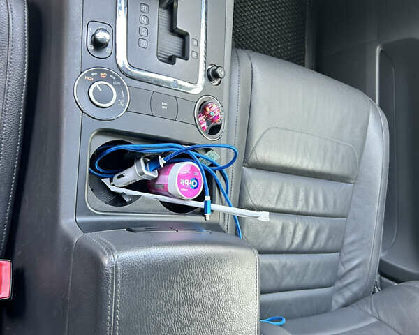 Серый Фольксваген Туарег, объемом двигателя 3 л и пробегом 296 тыс. км за 13550 $, фото 13 на Automoto.ua