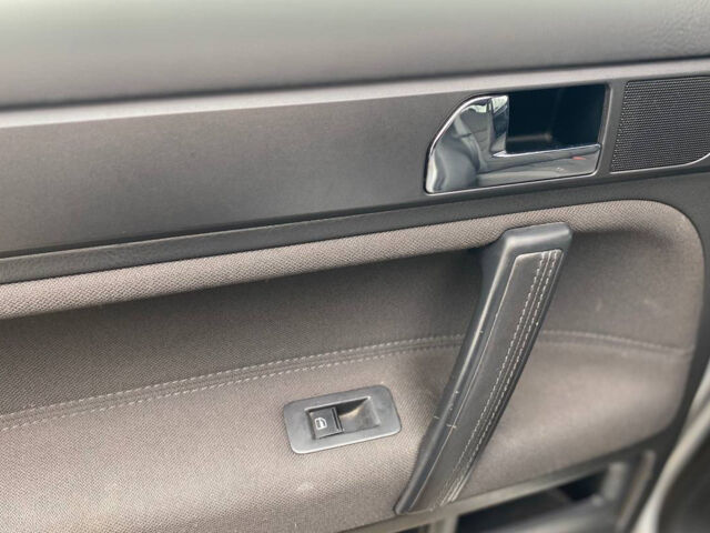 Серый Фольксваген Туарег, объемом двигателя 2.5 л и пробегом 277 тыс. км за 10500 $, фото 21 на Automoto.ua