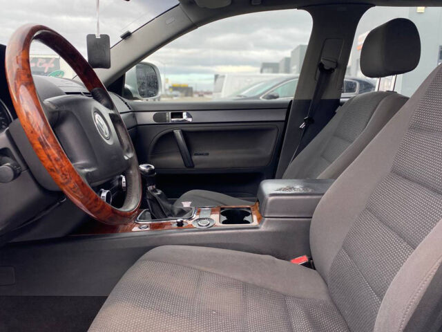 Серый Фольксваген Туарег, объемом двигателя 2.5 л и пробегом 277 тыс. км за 10500 $, фото 11 на Automoto.ua