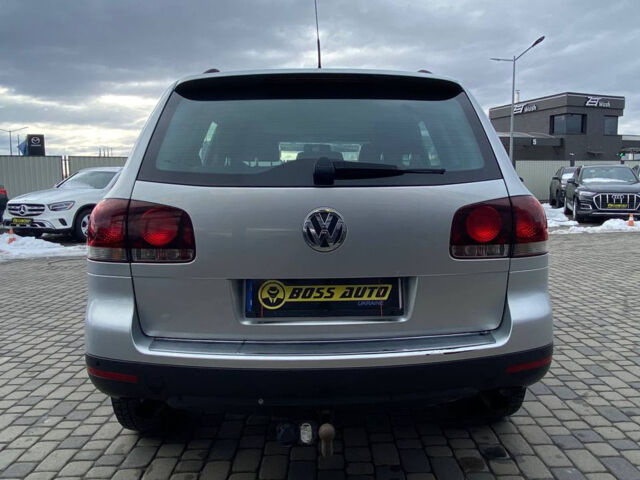 Серый Фольксваген Туарег, объемом двигателя 2.5 л и пробегом 277 тыс. км за 10500 $, фото 5 на Automoto.ua