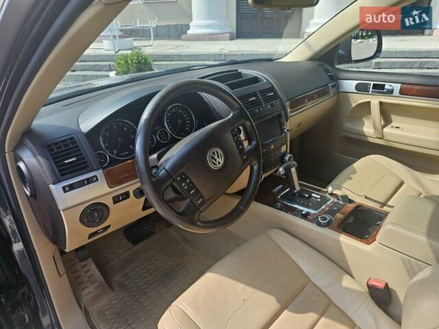 Серый Фольксваген Туарег, объемом двигателя 3 л и пробегом 187 тыс. км за 15500 $, фото 6 на Automoto.ua