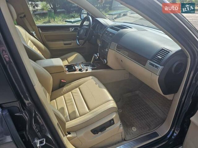 Серый Фольксваген Туарег, объемом двигателя 3 л и пробегом 187 тыс. км за 15500 $, фото 11 на Automoto.ua