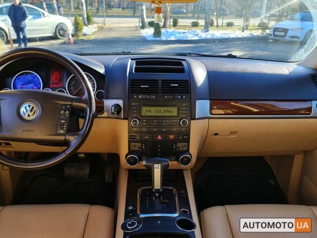 Серый Фольксваген Туарег, объемом двигателя 3 л и пробегом 299 тыс. км за 14000 $, фото 12 на Automoto.ua