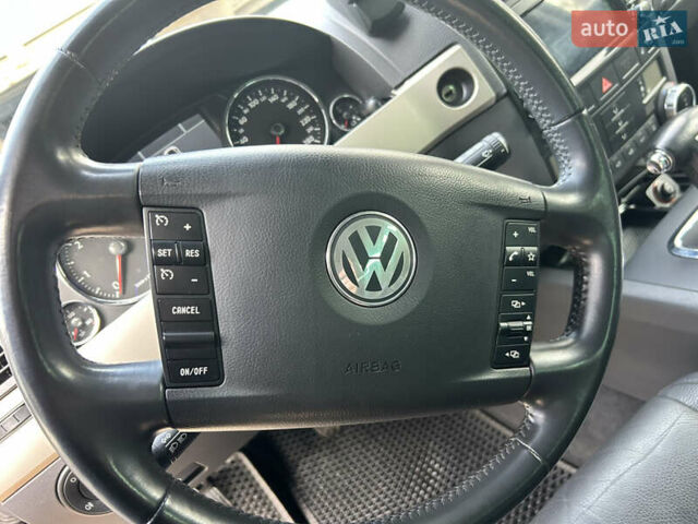 Серый Фольксваген Туарег, объемом двигателя 3 л и пробегом 296 тыс. км за 13550 $, фото 10 на Automoto.ua