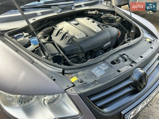 Серый Фольксваген Туарег, объемом двигателя 3 л и пробегом 296 тыс. км за 13550 $, фото 29 на Automoto.ua