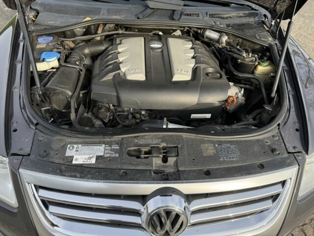 Серый Фольксваген Туарег, объемом двигателя 3 л и пробегом 157 тыс. км за 11500 $, фото 18 на Automoto.ua