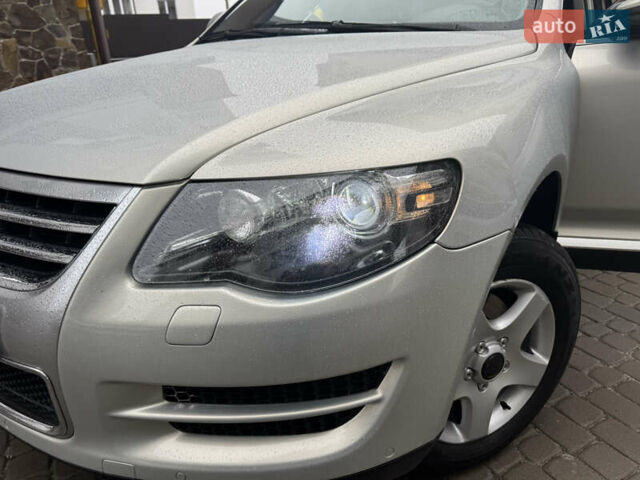 Серый Фольксваген Туарег, объемом двигателя 3 л и пробегом 369 тыс. км за 12500 $, фото 7 на Automoto.ua