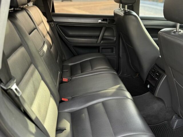 Серый Фольксваген Туарег, объемом двигателя 3 л и пробегом 157 тыс. км за 11500 $, фото 16 на Automoto.ua