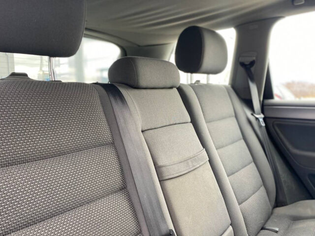 Серый Фольксваген Туарег, объемом двигателя 2.5 л и пробегом 277 тыс. км за 10500 $, фото 24 на Automoto.ua