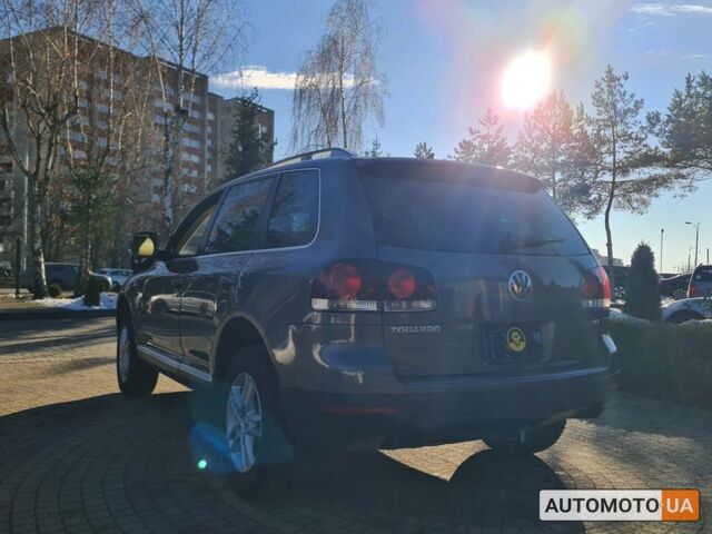 Серый Фольксваген Туарег, объемом двигателя 3 л и пробегом 299 тыс. км за 14000 $, фото 3 на Automoto.ua