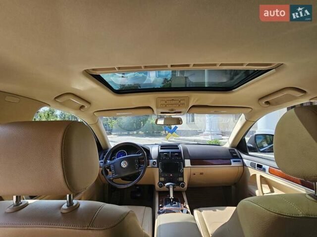 Серый Фольксваген Туарег, объемом двигателя 3 л и пробегом 187 тыс. км за 15500 $, фото 10 на Automoto.ua