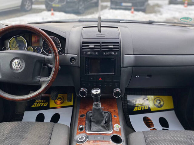 Серый Фольксваген Туарег, объемом двигателя 2.5 л и пробегом 277 тыс. км за 10500 $, фото 12 на Automoto.ua