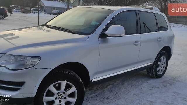 Серый Фольксваген Туарег, объемом двигателя 3 л и пробегом 226 тыс. км за 16000 $, фото 2 на Automoto.ua