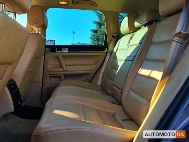 Серый Фольксваген Туарег, объемом двигателя 3 л и пробегом 299 тыс. км за 14000 $, фото 14 на Automoto.ua