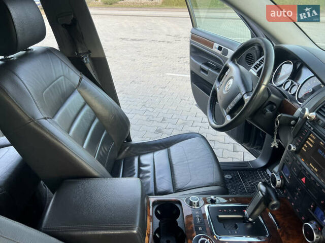 Серый Фольксваген Туарег, объемом двигателя 3 л и пробегом 260 тыс. км за 6599 $, фото 8 на Automoto.ua