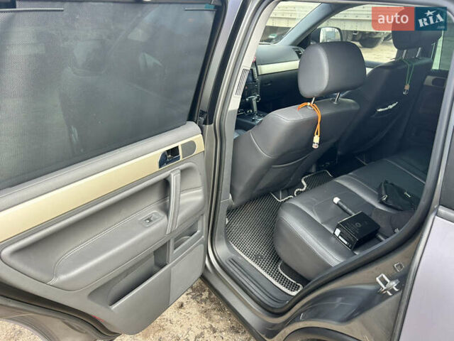 Серый Фольксваген Туарег, объемом двигателя 3 л и пробегом 296 тыс. км за 13550 $, фото 14 на Automoto.ua