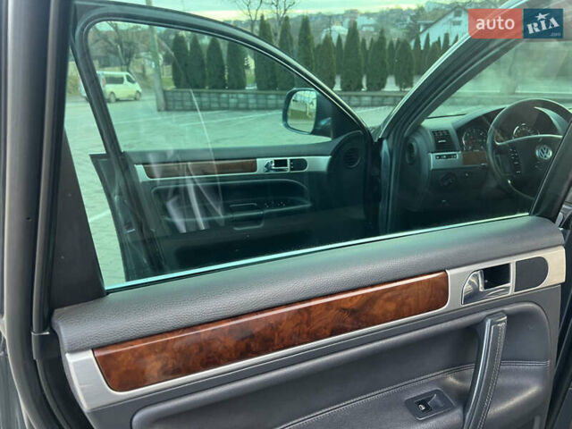 Серый Фольксваген Туарег, объемом двигателя 3 л и пробегом 260 тыс. км за 6599 $, фото 14 на Automoto.ua