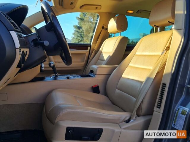 Серый Фольксваген Туарег, объемом двигателя 3 л и пробегом 299 тыс. км за 14000 $, фото 6 на Automoto.ua