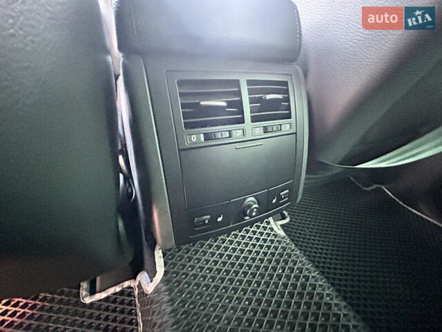 Серый Фольксваген Туарег, объемом двигателя 3 л и пробегом 296 тыс. км за 13550 $, фото 17 на Automoto.ua