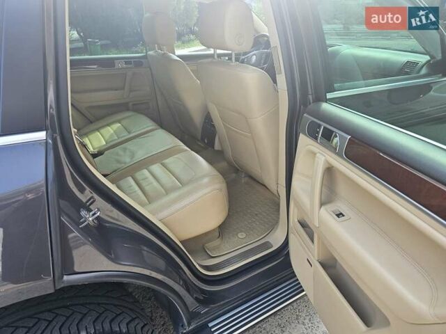 Серый Фольксваген Туарег, объемом двигателя 3 л и пробегом 187 тыс. км за 15500 $, фото 12 на Automoto.ua