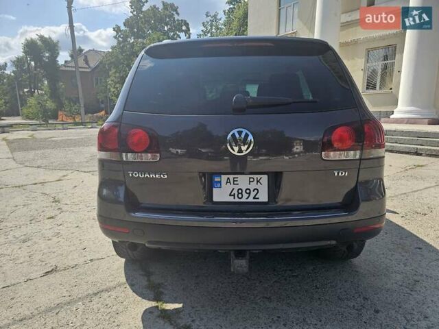 Серый Фольксваген Туарег, объемом двигателя 3 л и пробегом 187 тыс. км за 15500 $, фото 2 на Automoto.ua