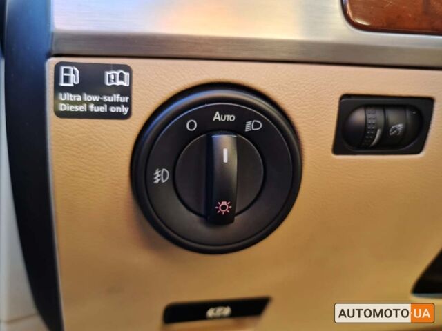 Серый Фольксваген Туарег, объемом двигателя 3 л и пробегом 299 тыс. км за 14000 $, фото 11 на Automoto.ua