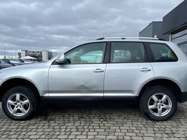 Серый Фольксваген Туарег, объемом двигателя 2.5 л и пробегом 277 тыс. км за 10500 $, фото 3 на Automoto.ua