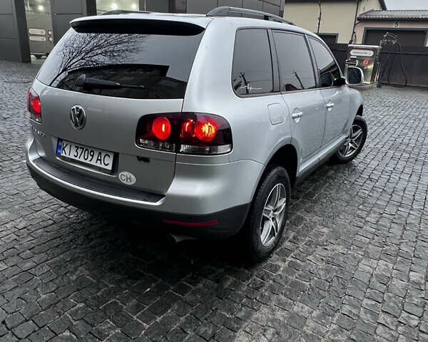 Сірий Фольксваген Туарег, об'ємом двигуна 3 л та пробігом 288 тис. км за 10700 $, фото 4 на Automoto.ua