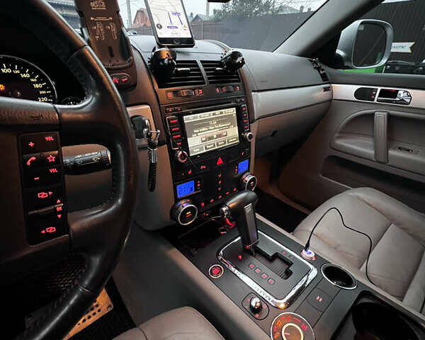 Сірий Фольксваген Туарег, об'ємом двигуна 3 л та пробігом 288 тис. км за 10700 $, фото 8 на Automoto.ua