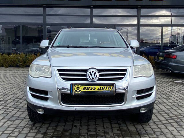 Серый Фольксваген Туарег, объемом двигателя 2.5 л и пробегом 277 тыс. км за 10500 $, фото 1 на Automoto.ua