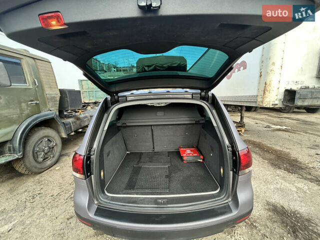 Серый Фольксваген Туарег, объемом двигателя 3 л и пробегом 296 тыс. км за 13550 $, фото 26 на Automoto.ua