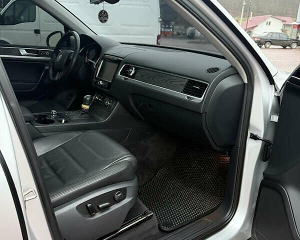 Серый Фольксваген Туарег, объемом двигателя 2.97 л и пробегом 210 тыс. км за 17499 $, фото 26 на Automoto.ua