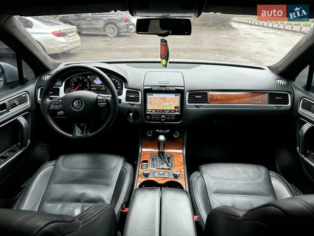 Сірий Фольксваген Туарег, об'ємом двигуна 2.97 л та пробігом 318 тис. км за 17600 $, фото 17 на Automoto.ua