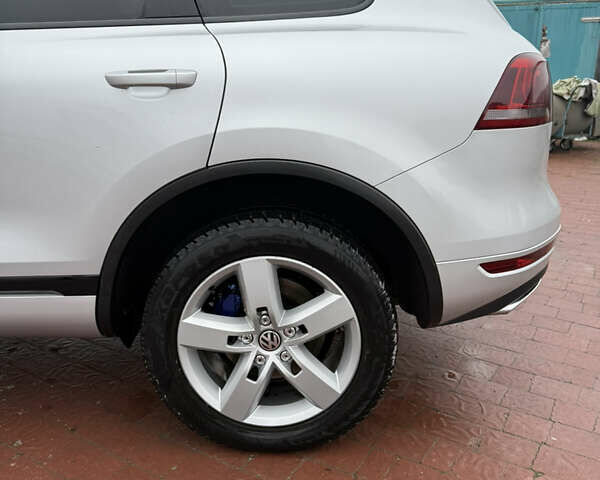 Серый Фольксваген Туарег, объемом двигателя 2.97 л и пробегом 210 тыс. км за 17499 $, фото 14 на Automoto.ua