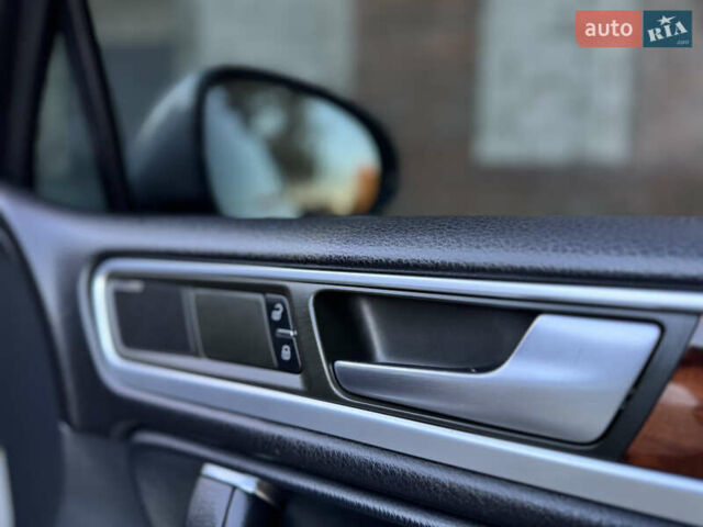 Фольксваген Туарег 2010 в Хмельницком на Automoto.ua Серый Фольксваген Туарег, объемом двигателя 2.97 л и пробегом 317 тыс. км за 15500 $, фото 71 на Automoto.ua