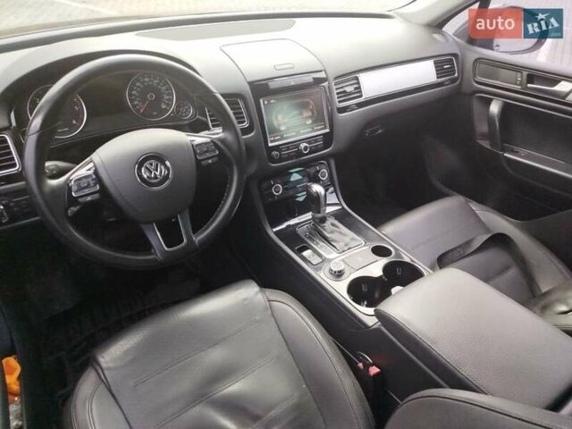 Сірий Фольксваген Туарег, об'ємом двигуна 3 л та пробігом 250 тис. км за 14500 $, фото 3 на Automoto.ua