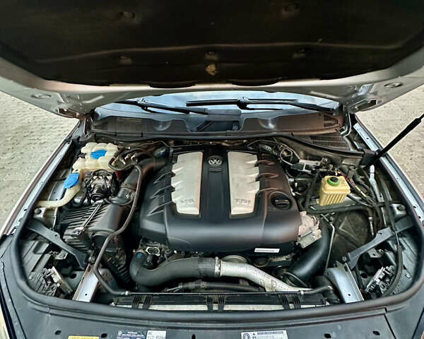 Сірий Фольксваген Туарег, об'ємом двигуна 2.97 л та пробігом 269 тис. км за 16500 $, фото 13 на Automoto.ua